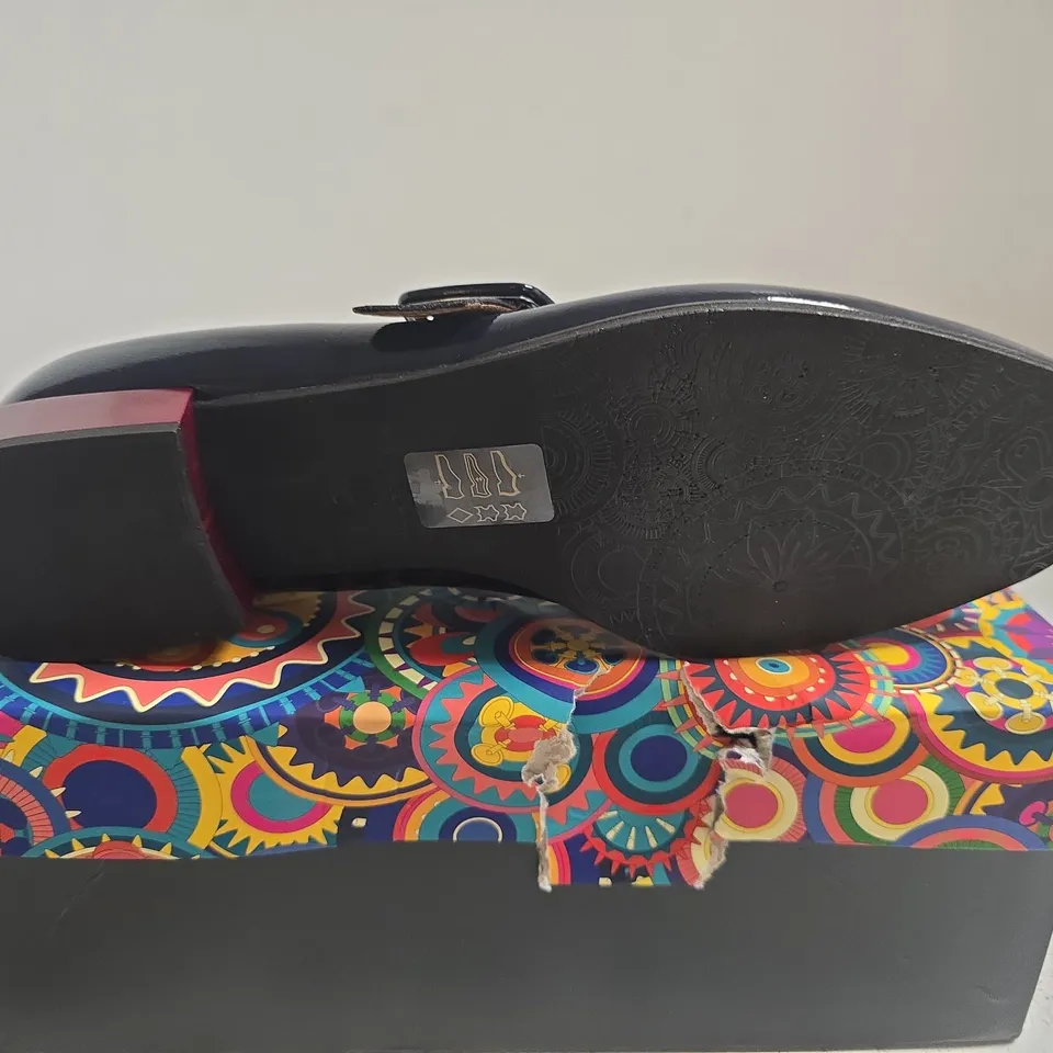 BOXED PAIR OF EMBASSY LONDON BLISS NAVY PATENT MARY JANE HEELS, EU 42