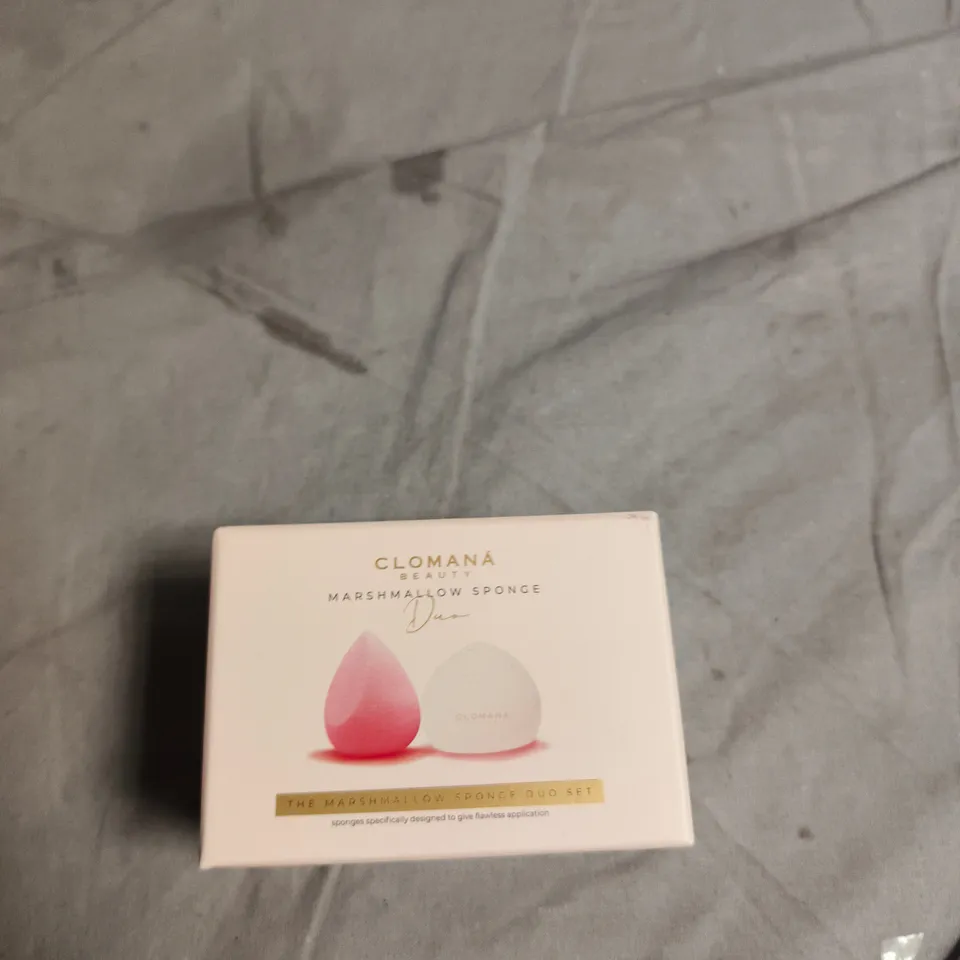 APPROXIMATELY 15 ASSORTED HEALTH & BEAUTY PRODUCTS INCLUDING SHAPERMINT HAIR TOWEL , GET BOOSTED BOOB TAPE AND CLOMANA MARSHMELLOW SPONGE 