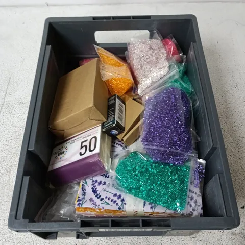 APPROXIMATELY 10 ASSORTED HOUSEHOLD ITEMS INCLUDING SNOW GLOBE CRYSTALS, HAIR CLIPPER, FABRIC ETC. 