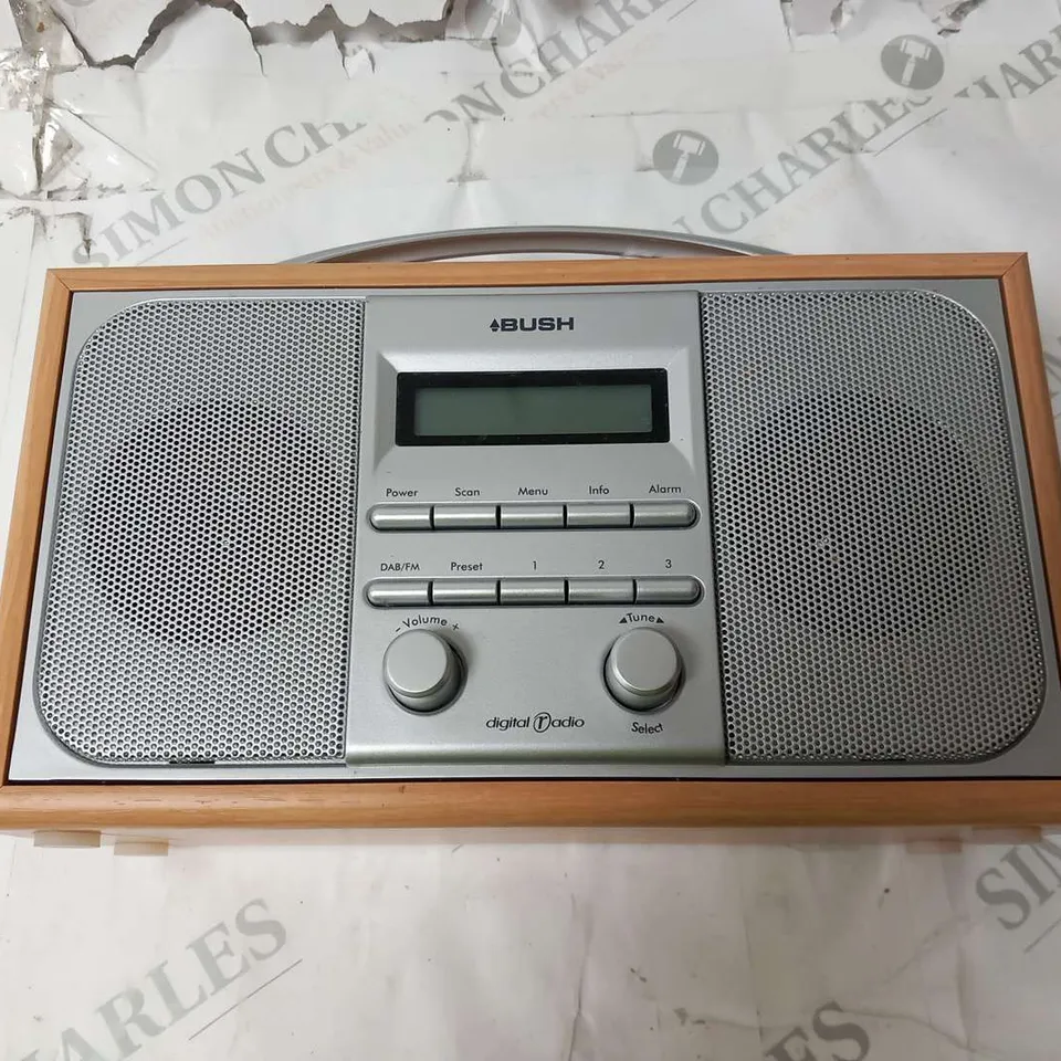 BUSH 141/4798 WOODEN DAB RADIO