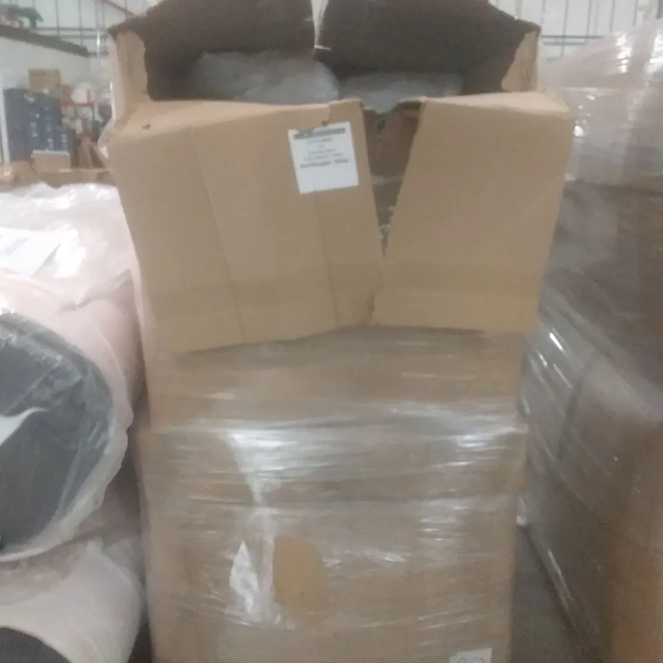 PALLET OF ASSORTED BEDDING ITEMS IN LARGE AMOUNT TO INCLUDE PILLOWS, WEIGHTED BLANKETS, AND DUVETS ETC.