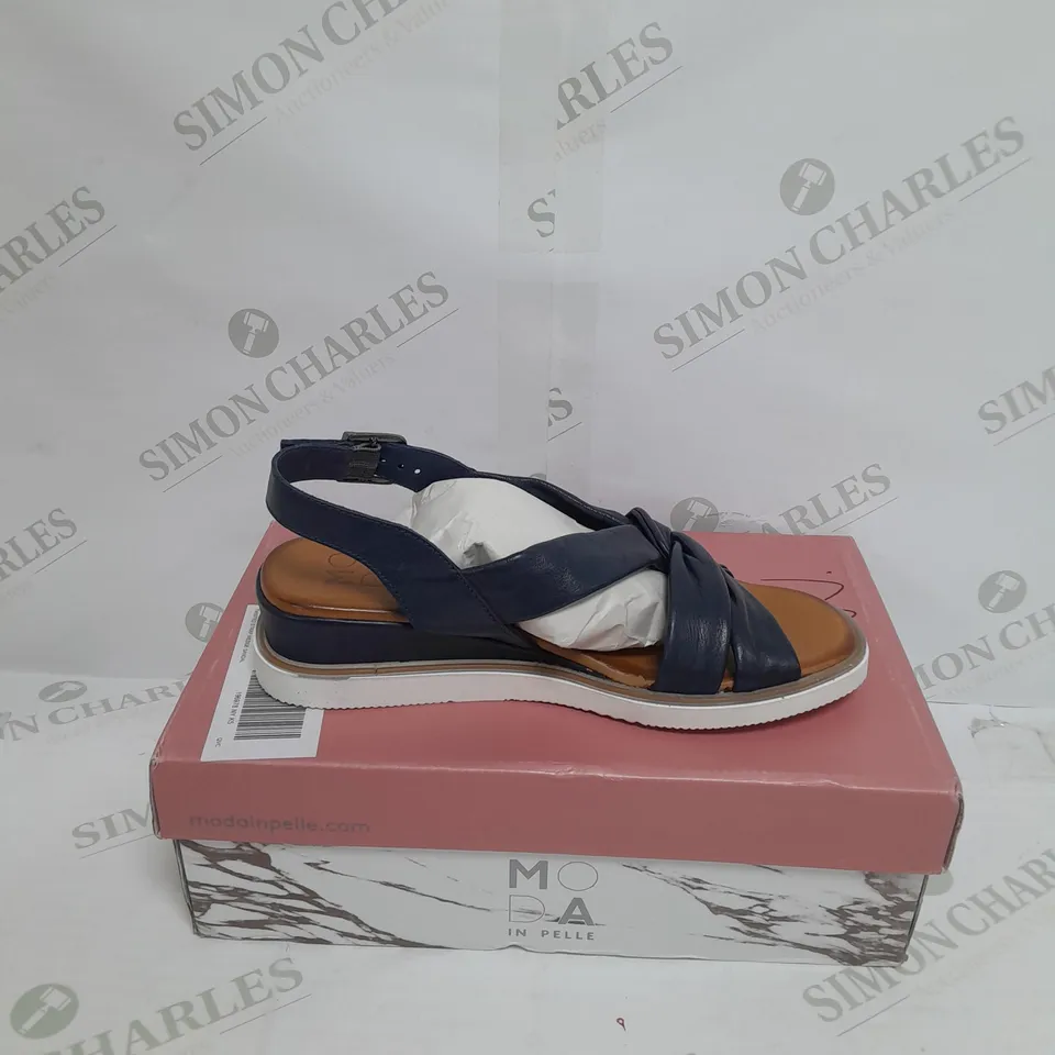 BOXED MODA IN PELLE OLANNA SANDAL SIZE 5