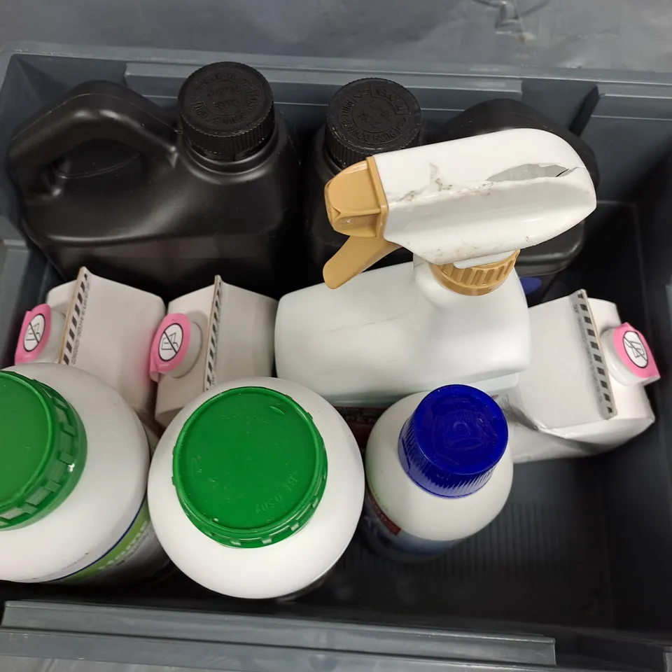 APPROXIMATELY 9 ASSORTED LIQUIDS TO INCLUDE WEEDKILLER, COPPER FUNGICIDE, LIMESCALE REMOVER, ETC - COLLECTION ONLY