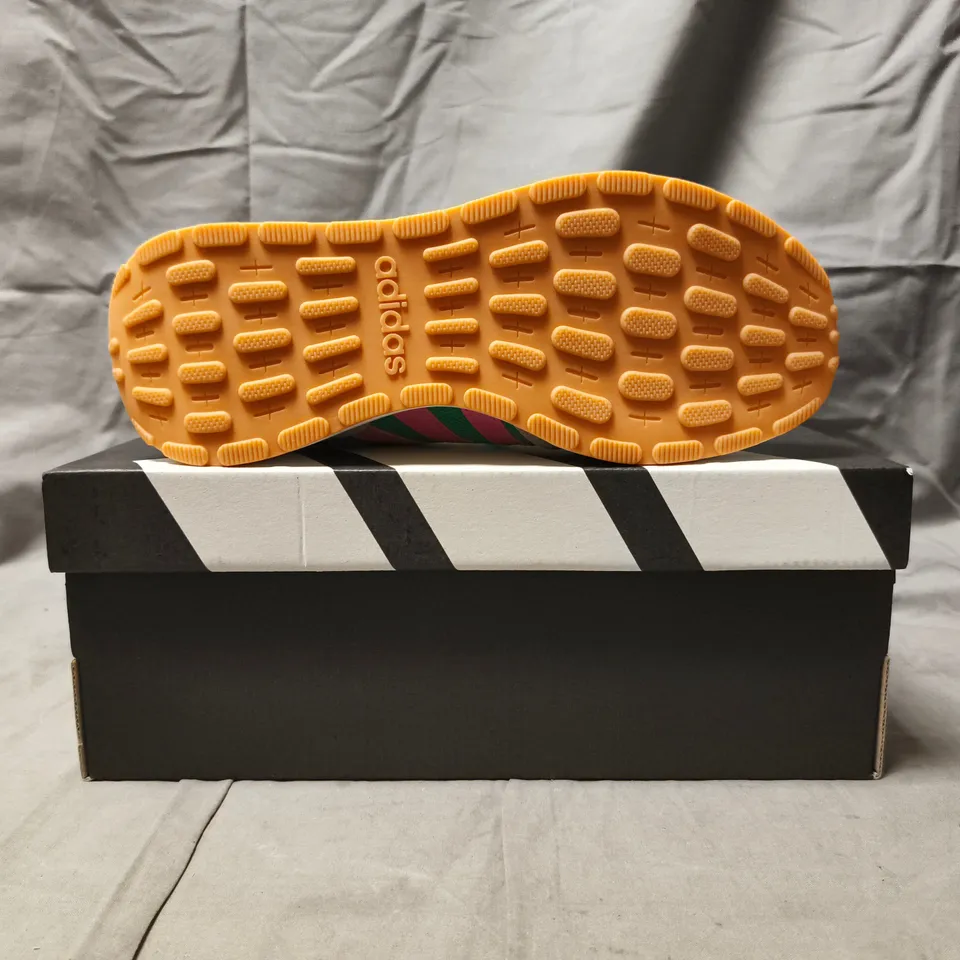 BOXED PAIR OF ADIDAS RUN 60S 4.0 TRAINERS IN GREEN/PINK SIZE UK 6