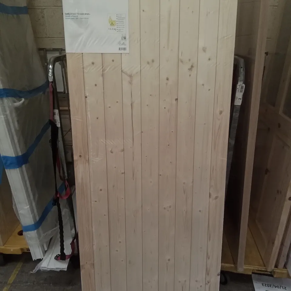 NORDIC SOFTWOOD LEDGED AND BRACED DOOR 1981×762×40MM