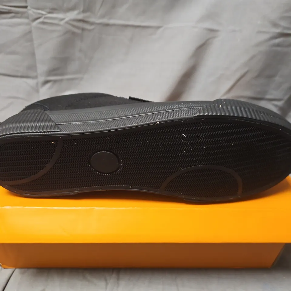 BOXED ROCKET DOG CHEERY CANVAS SNEAKERS – BLACK, UK 6 (EU 39) – WOMEN'S