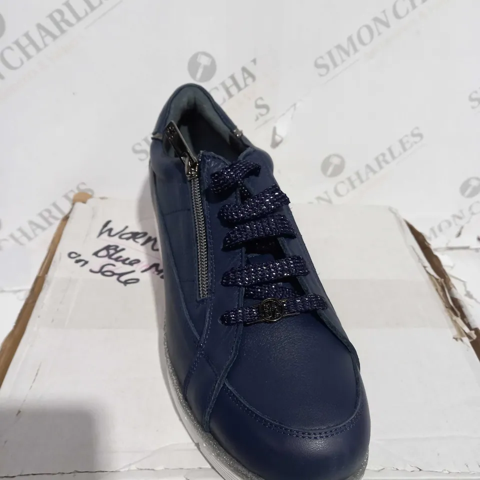 MODA IN PELLE GENE TRAINER - NAVY UK 8 