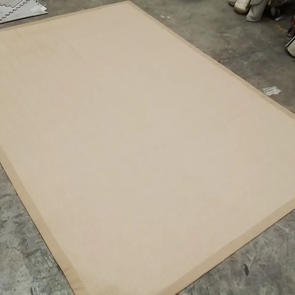 QUALITY DESIGNER AREA RUG - APPROXIMATELY 290X200CM
