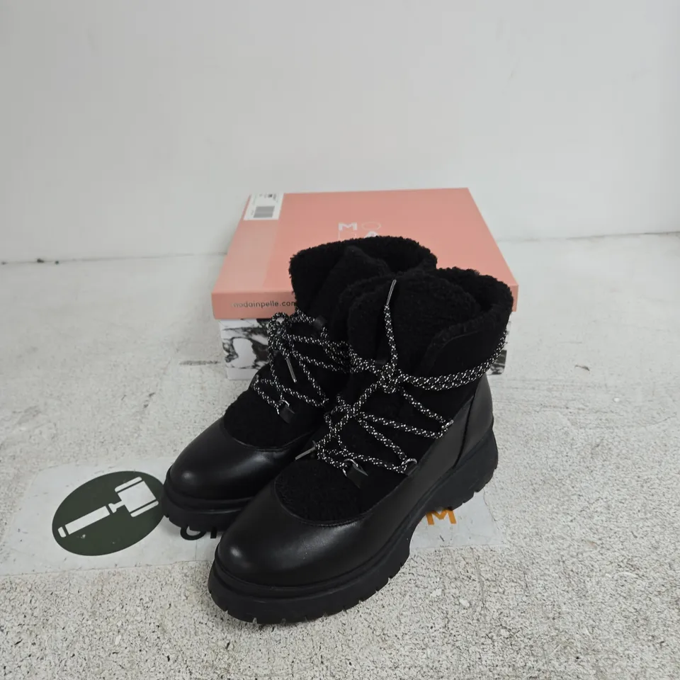 ZERMATT BLACK SUEDE BOOTS WITH FAUX SHEARLING TRIM – UK 6 (EU 39)
