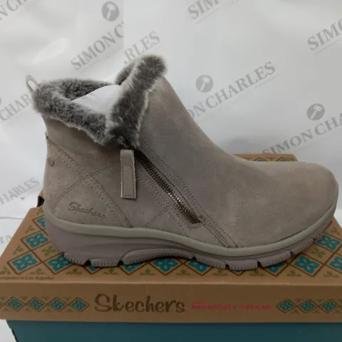 BOXED PAIR OF SKECHERS HIGH ZIP BOOTS MUSHROOM SIZE 8