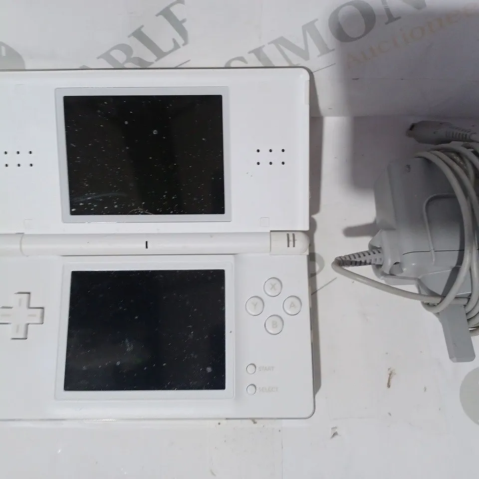 NINTENDO DS LITE USG-001 HANDHELD GAMES CONSOLE IN WHITE