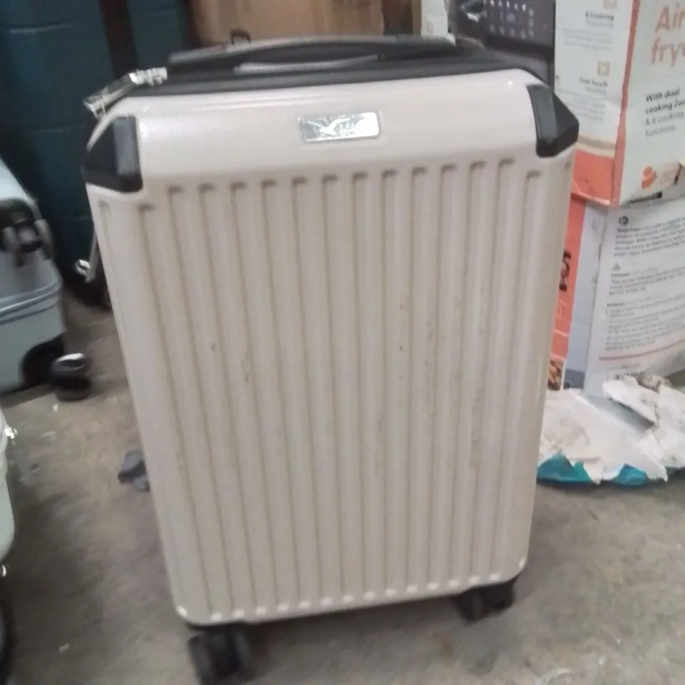 LUGG TRAVEL SUITCASE 