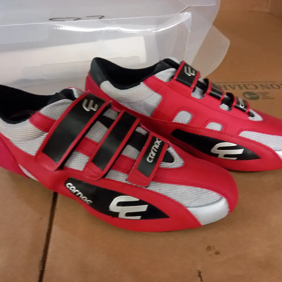 PAIR OF CARNAC EOS CYCLING SHOES IN SILVER RED - FR 44 US 11