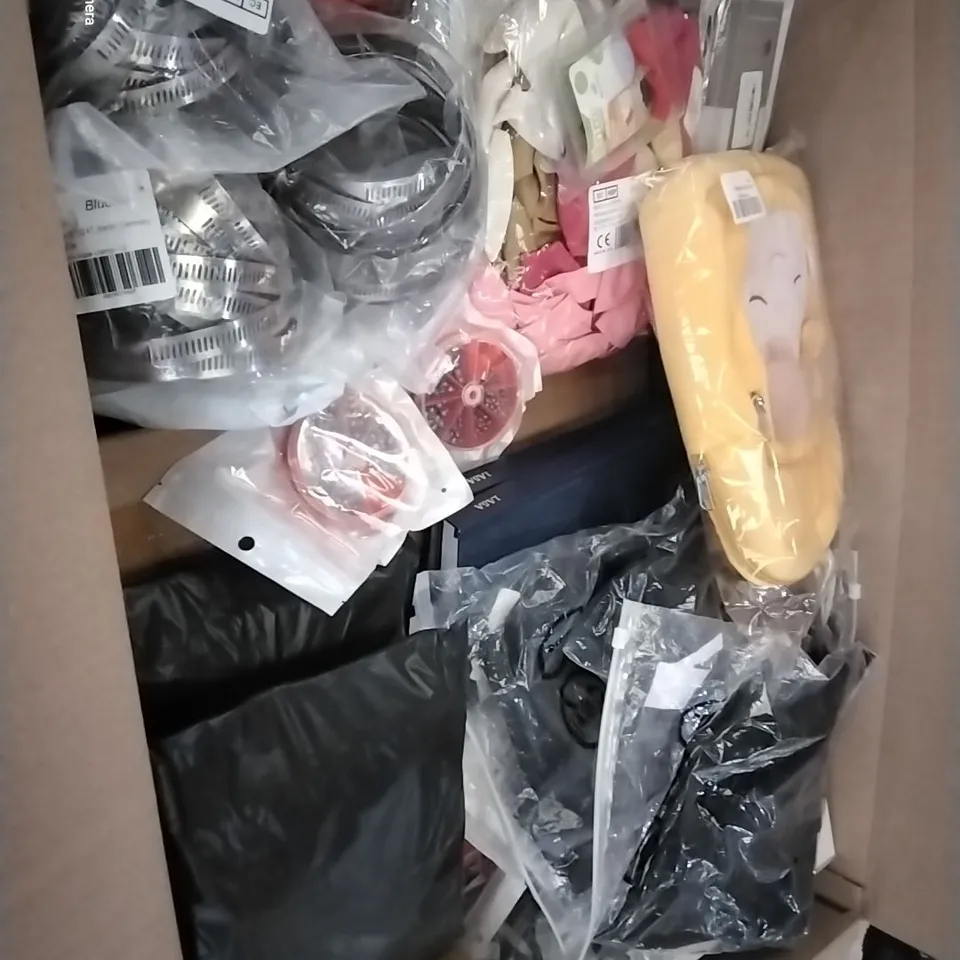 PALLET CONTAINING 6 BOXES OF ASSORTED HOUSEHOLD ITEMS TO INCLUDE RESIN VANITY TRAYS, CONDITIONING SHAMPOO AND WOODEN PHONE STANDS