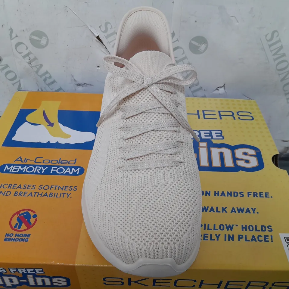 BOXED SKECHERS SLIP-INS TRAINERS IN PINK - UK 7