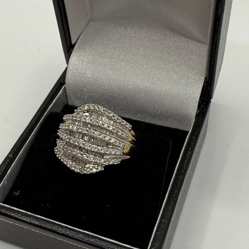 9CT GOLD DRESS RING SET WITH NATURAL ROUND AND BAGUETTE DIAMONDS WEIGHING +1.00CT