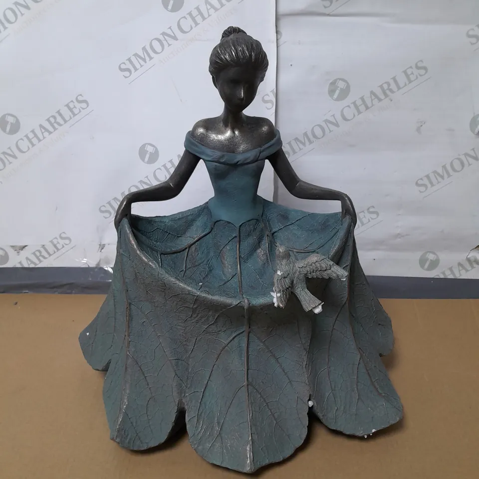 MY GARDEN STORIES STANDING LADY LEAF BIRD FEEDER - BRONZE/GREEN