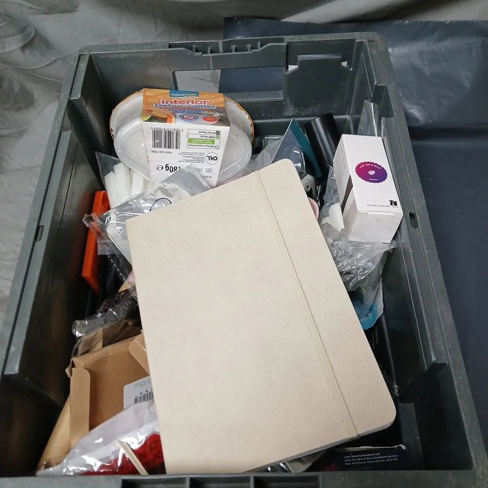 APPROXIMATELY 20 ASSORTED HOUSEHOLD ITEMS TO INCLUDE DEHUMIDIFIER, CLIPPING BLADES, FOUNTAIN PEN INK, NOTEPAD ETC