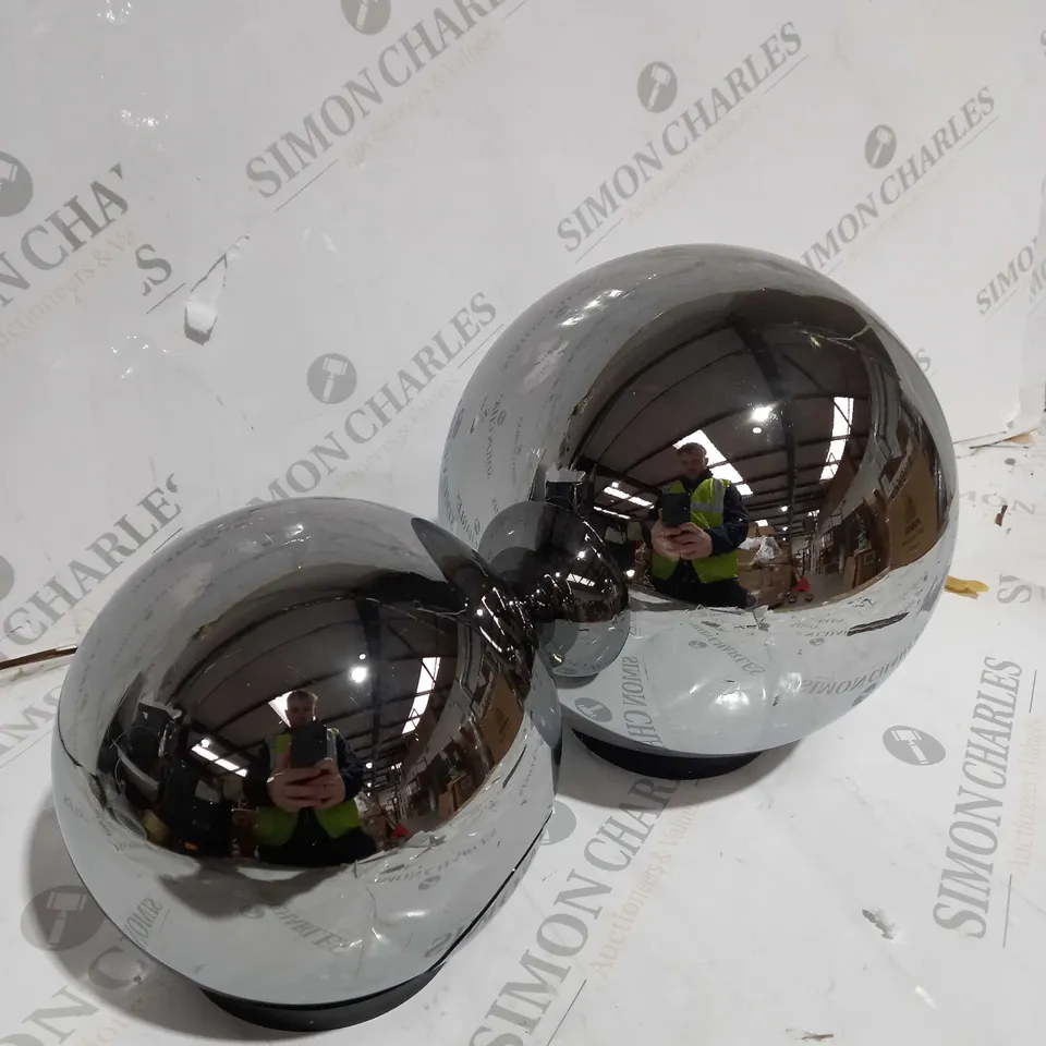 BOXED KELLY HOPPEN SET OF 2 INDOOR OUTDOOR PRELIT GLASS DECOR, REFLECTIVE ORBS