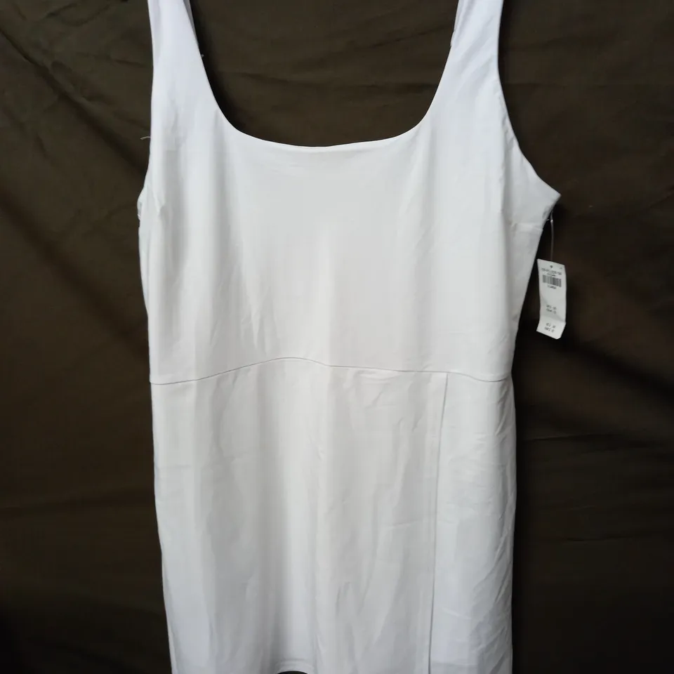 ABERCROMBIE & FITCH WHITE SQUARE NECK DRESS WITH SHORT IN LAY - XL