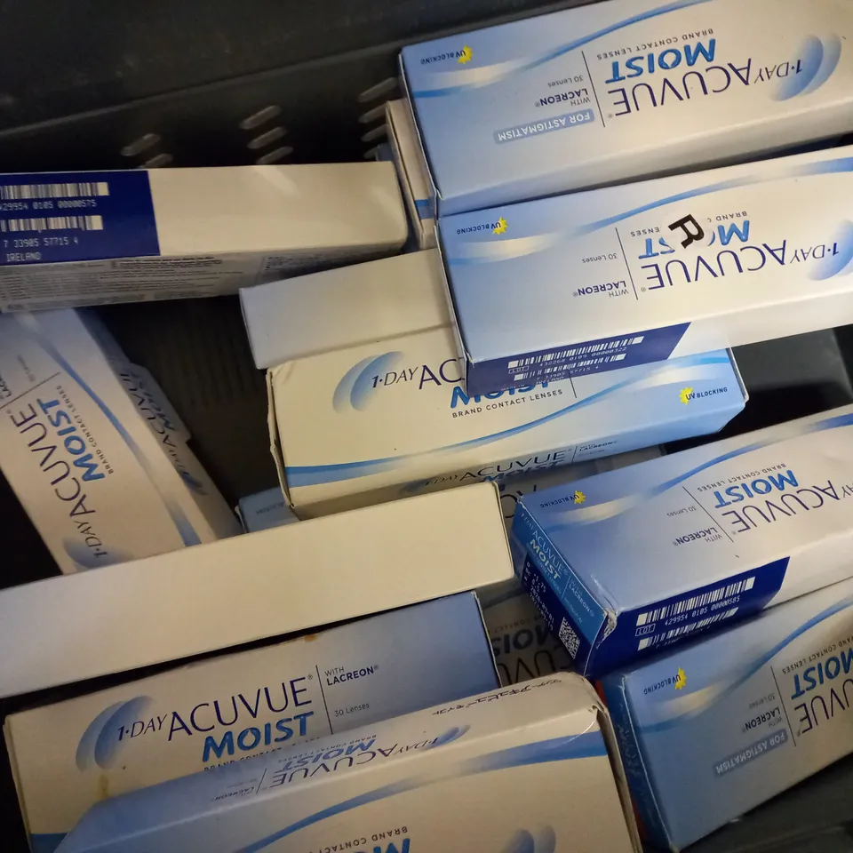 APPROXIMATELY 20 ASSORTED ACUVUE 30PCS DISPOSABLE CONTACT LENSES
