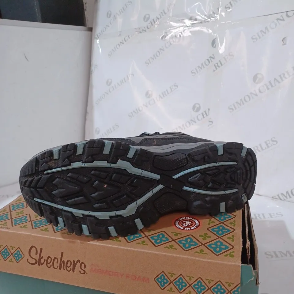 SKECHERS BLACK/GREY/BLUE HIKING BOOTS SIZE 6.5