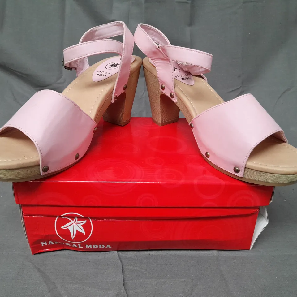 BOX OF APPROXIMATELY 10 BOXED PAIRS OF NATURAL MODA OPEN TOE BLOCK HEEL SANDALS IN PINK - VARIOUS SIZES