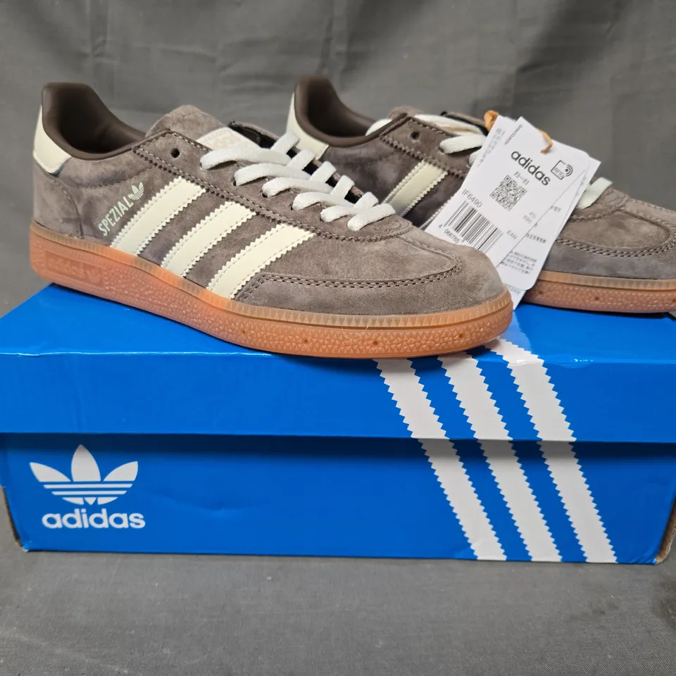 BOXED PAIR OF ADIDAS HANDBALL SPEZIAL SHOES IN TAUPE UK SIZE 4.5