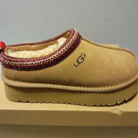 BOXED PAIR OF UGG WOMENS TAZ SLIPPERS IN BROWN/RED - UK 5