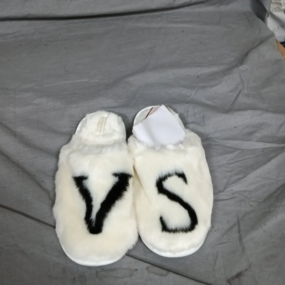 VICTORIA'S SECRET WOMEN'S PLUSH FAUX-FUR SLIPPERS – WHITE - SIZE S