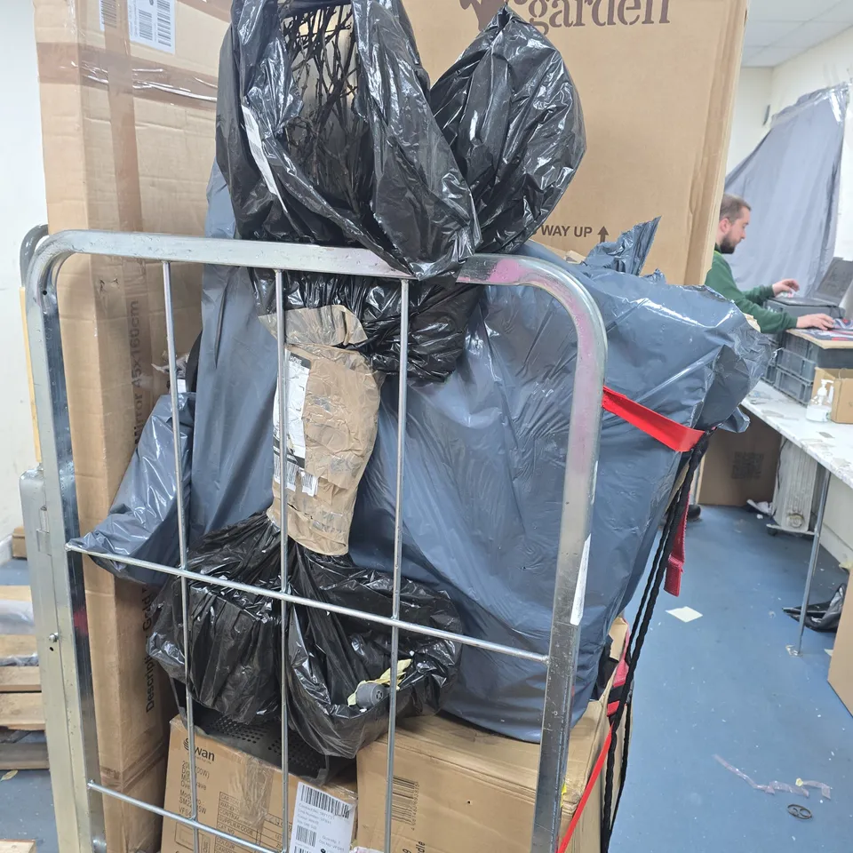 20L DIGITAL MICROWAVE OVEN – MODEL SM22185W PLUS A CAGE FULL OF GARDEN BROKEN ITEMS 2 X MICROWAVES WITH BROKEN GLASS APPROXIMATELY 10 ITEMS IN TOTAL .