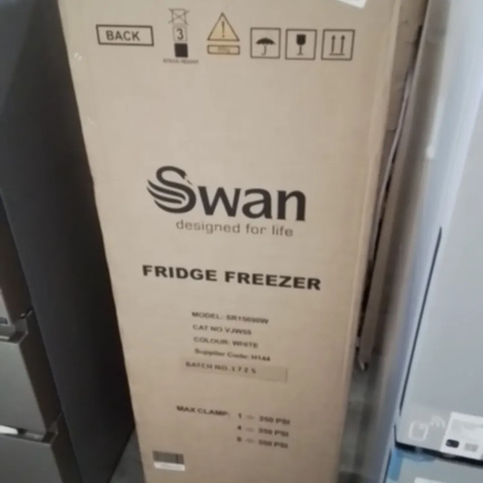 BOXED SWAN SR15690W 48CM WIDE, 144CM HIGH, 50/50 SPLIT COMPACT FRIDGE FREEZER - WHITE