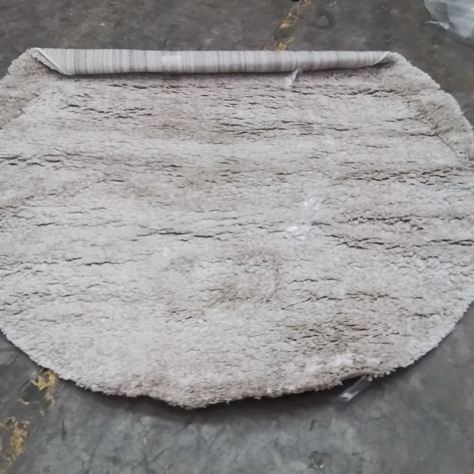 QUALITY DESIGNER AREA RUG - APPROXIMATELY 180X180CM