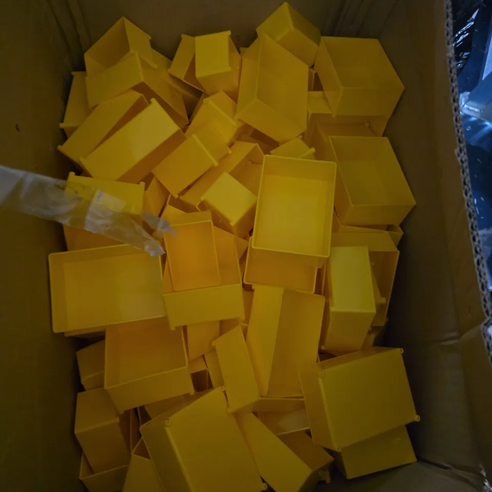 LARGE QUANTITY OF YELLOW PLASTIC STORAGE BOXES IN VARIOUS SIZES 