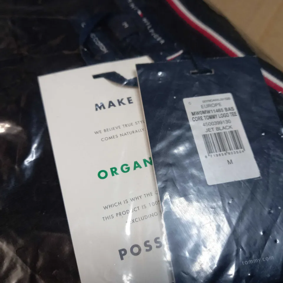 PACKAGED BLACK TOMMY HILFIGER LOGO TEE - MEDIUM