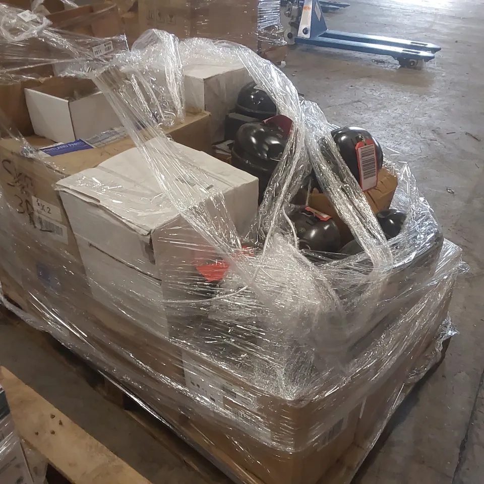 PALLET CONTAINING A VERY LARGE QUANTITY OF COMPRESSORS ECT