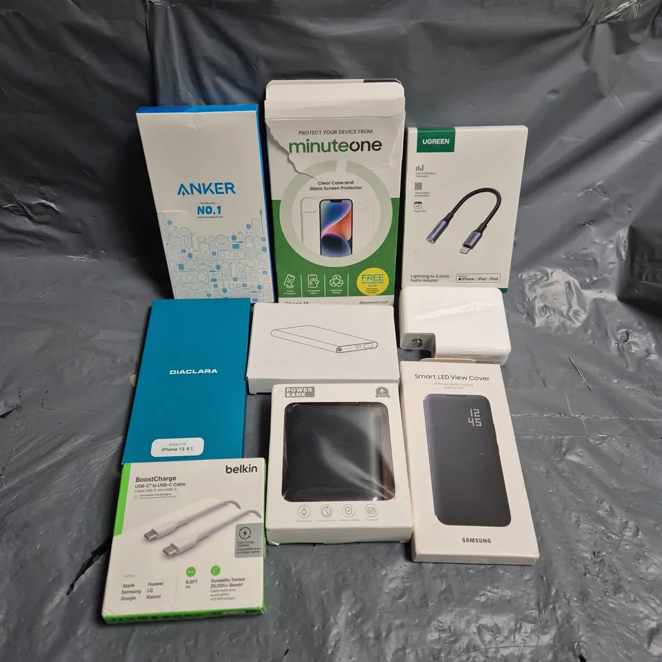 APPROXIMATELY 30 ASSORTED MOBILE PHONE ACCESSORIES INCLUDING POWER BANKS, SAMSUNG SMART LED VIEW COVER, BELKIN CHARGERS, ETC