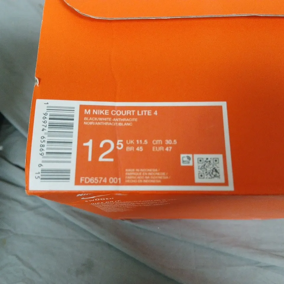 BOXED NIKE COURT LITE 4 TRAINERS – BLACK/WHITE, UK 11.5 (EU 47)