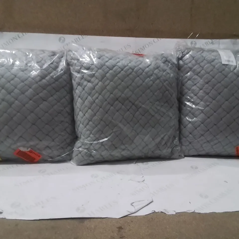 BRAND NEW SEALED SET OF 3 CHUNKY KNIT CUSHION WITH FILLING GREY