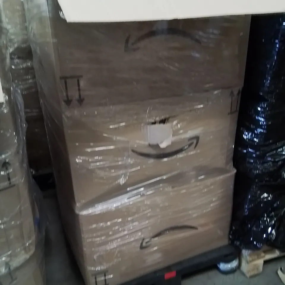 PALLET CONTAINING A LARGE QUANTITY OF PHONE CASES,SCREEN PROTECTORS 