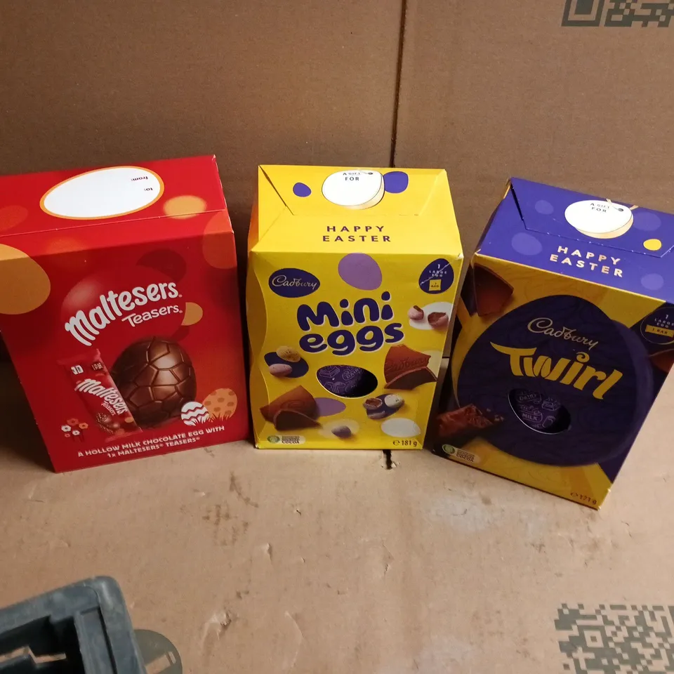 ASSORTMENT OF 4 EASTER EGGS 