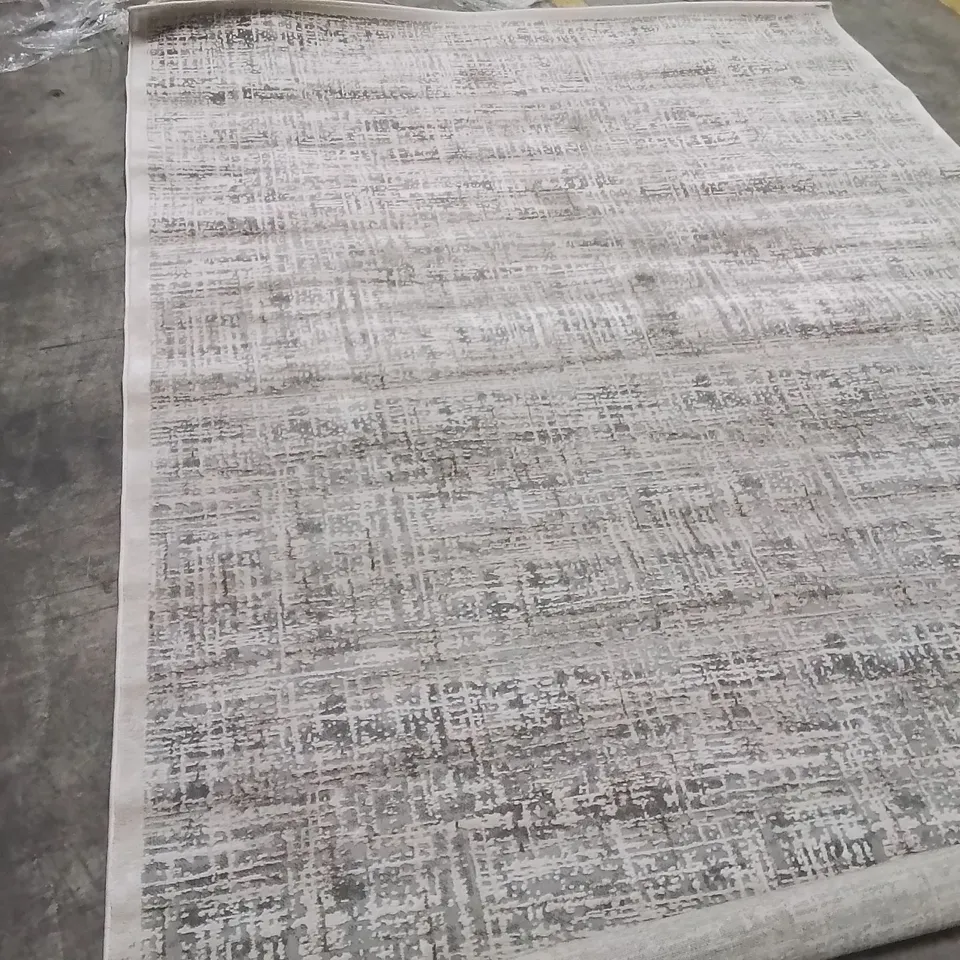 QUALITY DESIGNER AREA RUG APPROXIMATELY 290X200CM