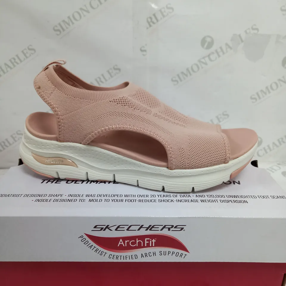 BOXED SKETCHERS ARCH FIT OPEN TOE SANDALS - SIZE 6