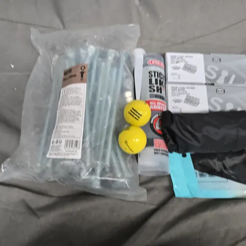 APPROXIMATELY 15 ASSORTED HOUSEHOLD ITEMS TO INCLUDE GOLFBALLS, GRADE 13 BALL BEARING HINGE RADIUS, UMBRELLA, ETC