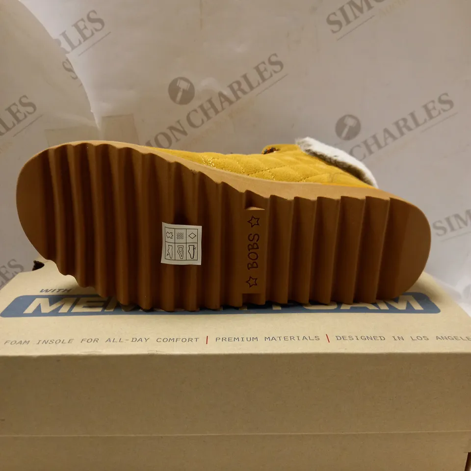 SKECHERS SUEDE CHESTNUT HIKING BOOTS - SIZE 4