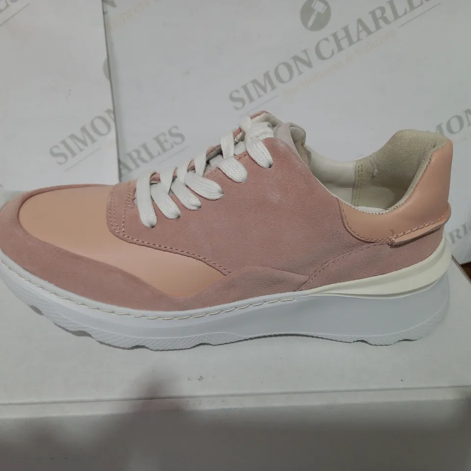 BOXED PAIR OF CLARKS BLUSH SPRINT TRAINERS - SIZE 4