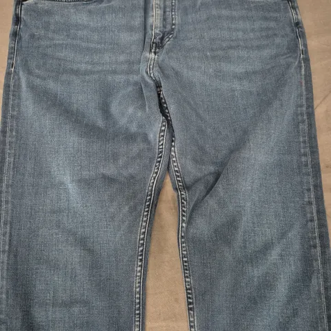 BOSS JEANS IN BLUE SIZE 36/32