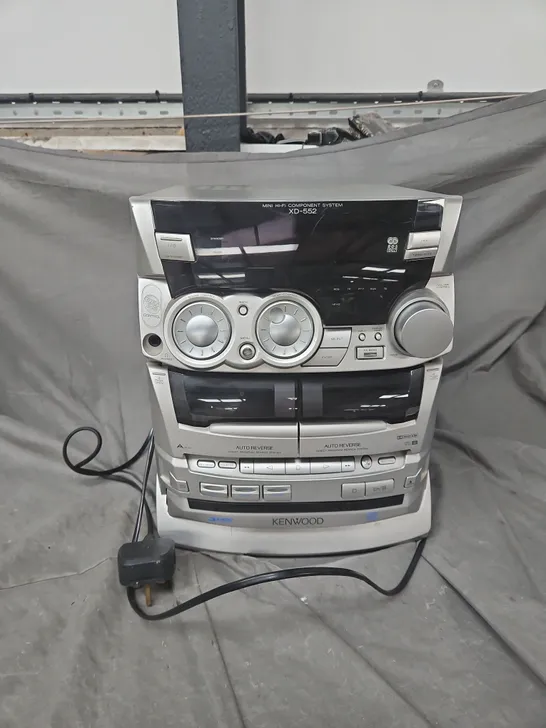 Lot 4055: KENWOOD MINI HI-FI COMPONENT SYSTEM XD-552 - 5324172
