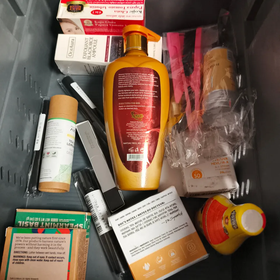 APPROXIMATEY 20 ASSORTED HEALTH AND BEAUTY PRODUCTS TO INCLUDE - PEEP CLUB COCONUT EYE BALM - MDACNE CUSTOMIZED CLEANSER - BEDHEAD ANTI-FRIZZ SERUM - ETC