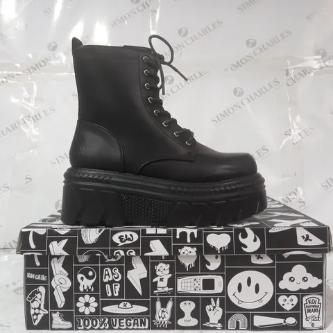 BRAND NEW BOXED PAIR OF KOI VEGAN LEATHER TALWAR CHUNKY STOMPER BOOTS IN BLACK UK SIZE 4